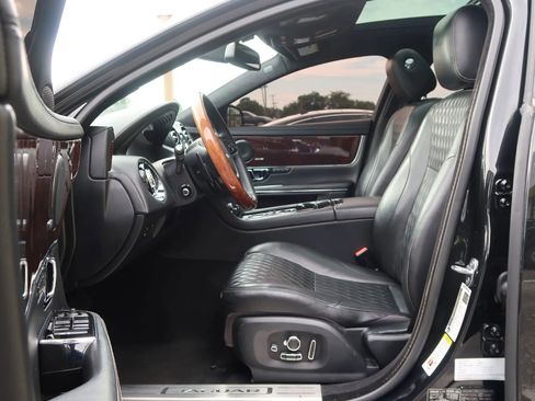 Used 2017 Jaguar XJ R-Sport image 16