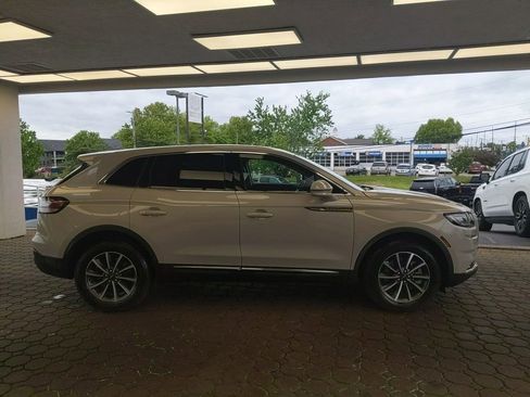 Used 2022 Lincoln Nautilus AWD image 5