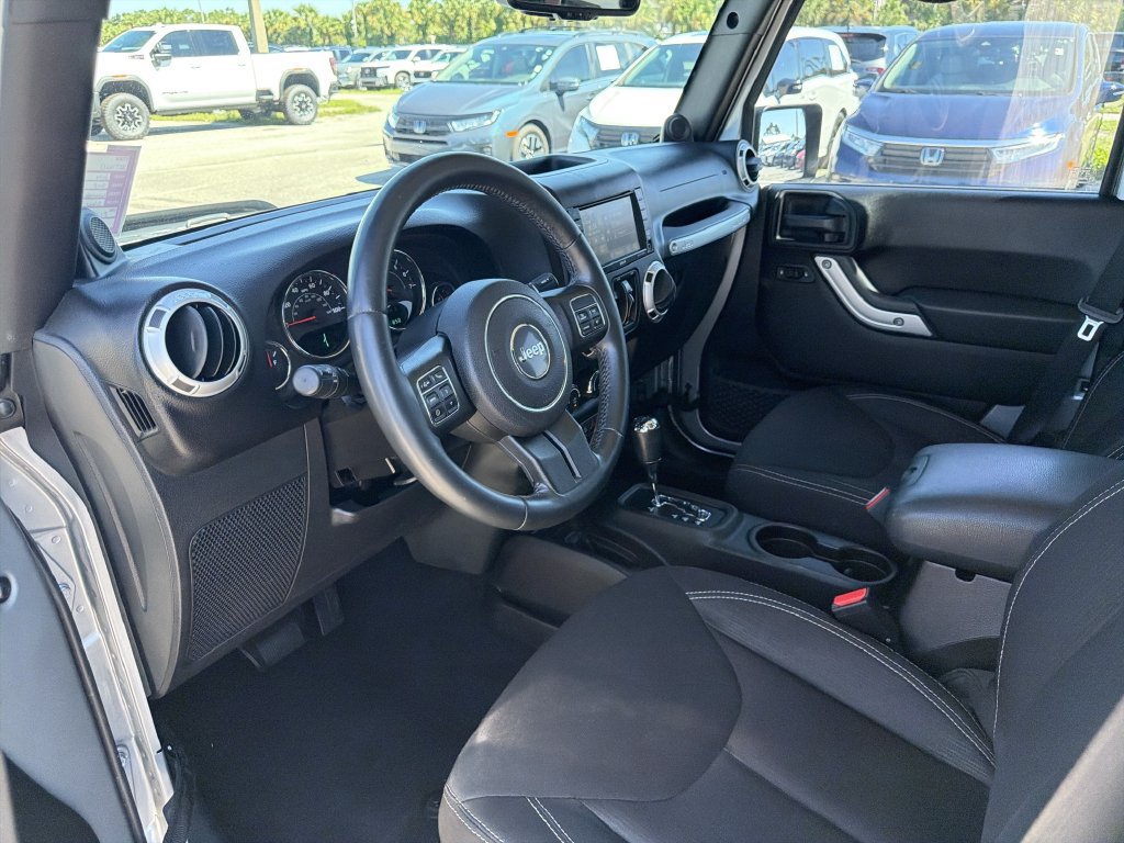 Used 2014 Jeep Wrangler Unlimited Sahara w/ Max Tow Package AWD/4WD image 17