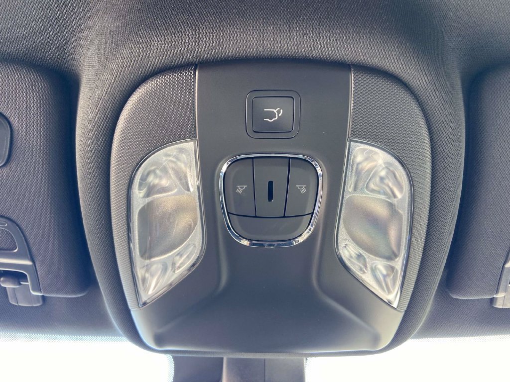 Used 2023 Jeep Compass Latitude AWD/4WD image 16