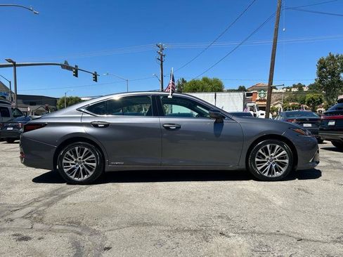 Used 2019 Lexus ES 300h w/ Premium Package FWD image 3