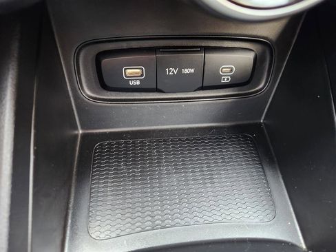 Certified 2024 Hyundai Venue SEL image 36