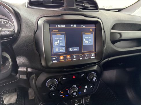 Used 2018 Jeep Renegade Altitude w/ UConnect 8.4 Nav Group AWD/4WD image 18