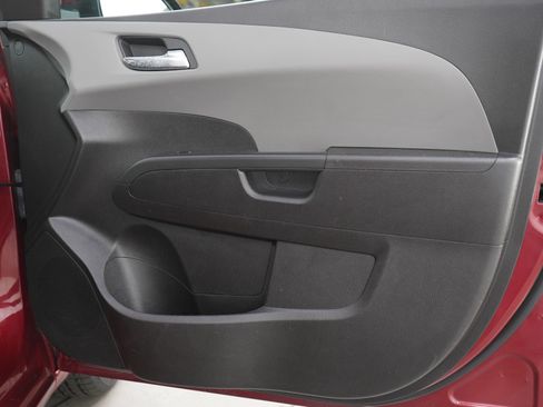 Used 2017 Chevrolet Sonic LT FWD image 9