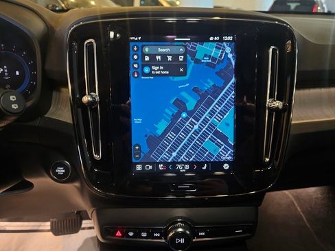 Certified 2024 Volvo XC40 B5 Plus image 24