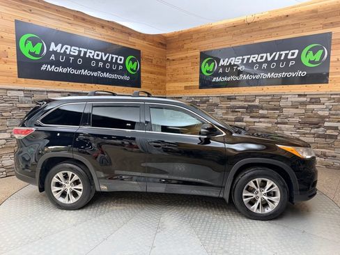 Used 2014 Toyota Highlander XLE AWD/4WD image 4