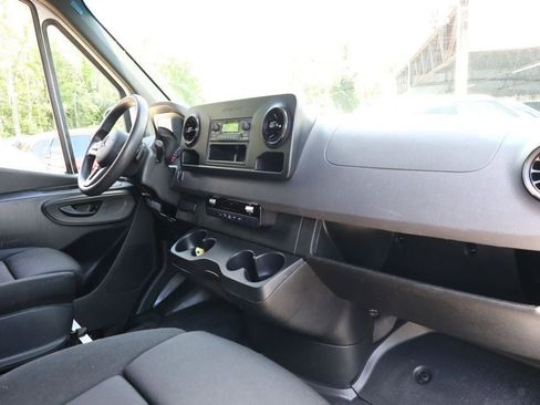 Used 2023 Mercedes-Benz Sprinter 2500 image 28