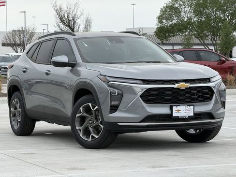 New 2026 Chevrolet Trax LT image 2