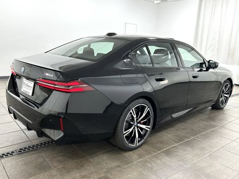 Used 2025 BMW i5 M60 w/ Premium Package image 5