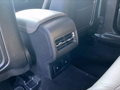 Used 2025 Lincoln Corsair Reserve FWD image 12