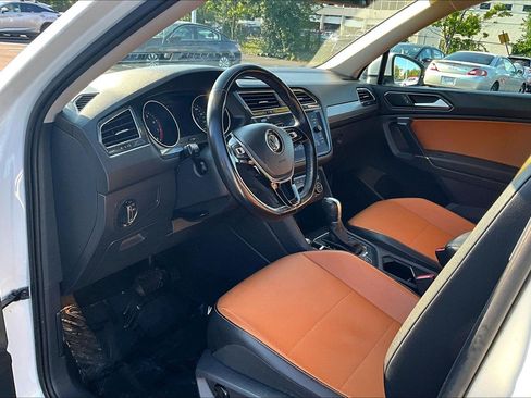 Used 2018 Volkswagen Tiguan SE w/ 3rd Row Seat Package AWD/4WD image 13