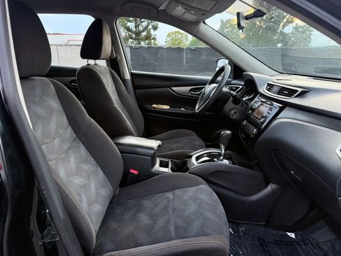 Used 2015 Nissan Rogue S FWD image 18