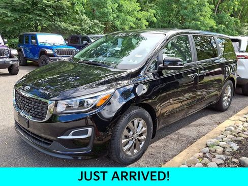 Used 2019 Kia Sedona LX FWD image 3