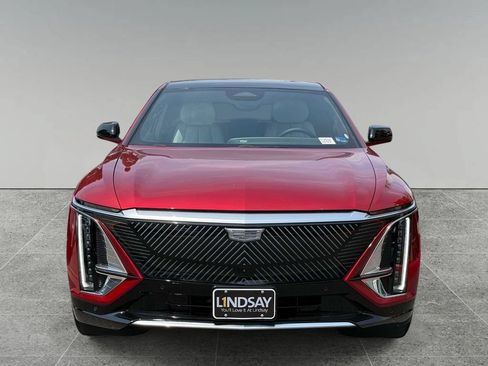 Used 2026 Cadillac Lyriq Luxury w/ LPO, Floor Liner Package AWD/4WD image 8