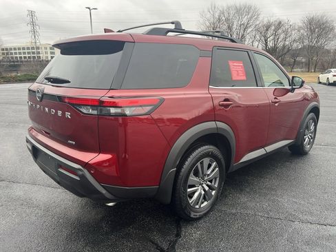 Used 2025 Nissan Pathfinder SV image 7