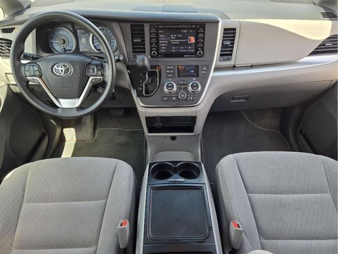 Used 2018 Toyota Sienna LE FWD image 23