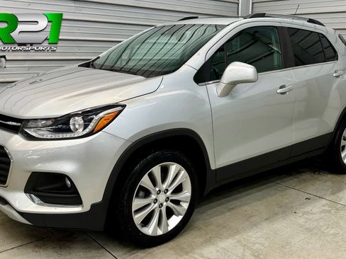 Used 2020 Chevrolet Trax Premier AWD/4WD image 1