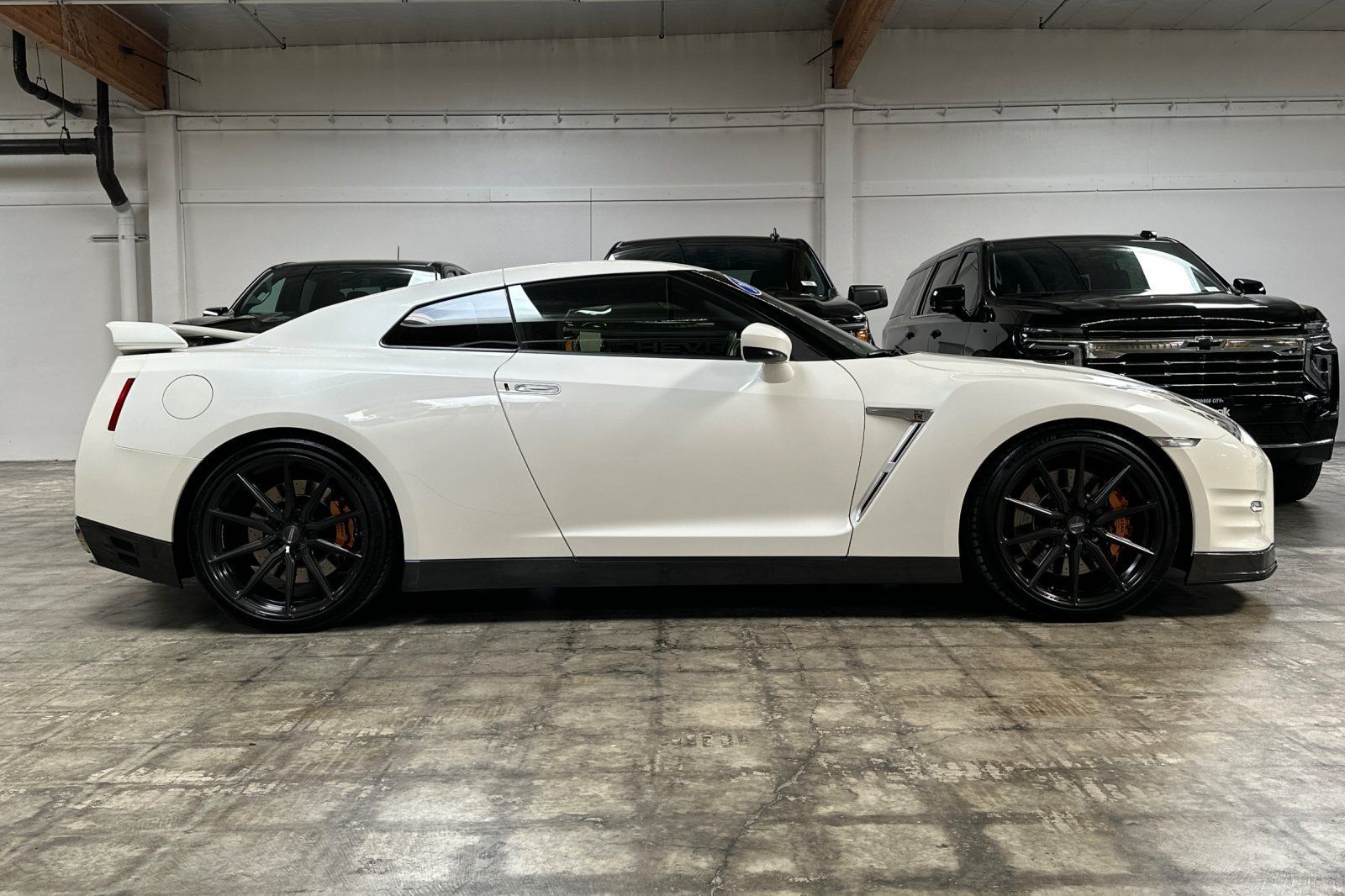 Used 2015 Nissan GT-R Premium AWD/4WD image 3
