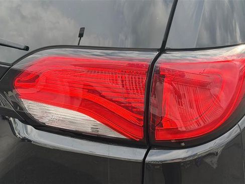 Used 2018 Chrysler Pacifica Touring-L FWD image 14