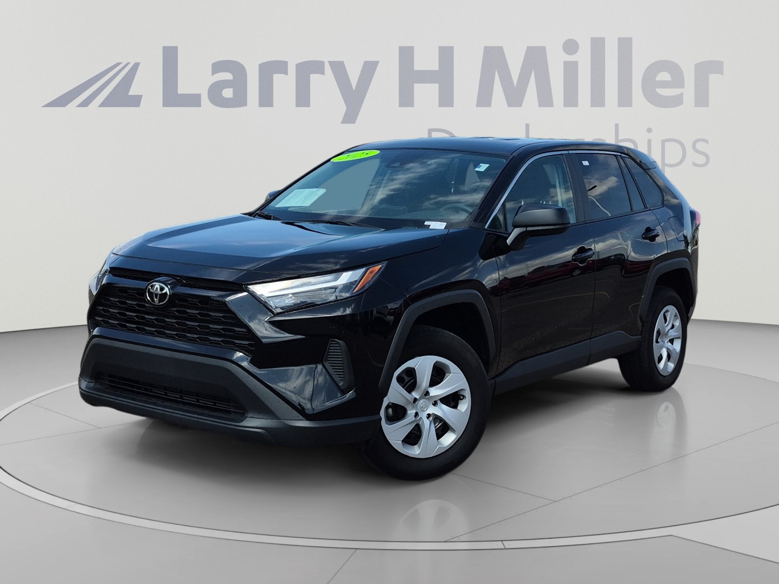 Used 2025 Toyota RAV4 LE AWD/4WD image 1