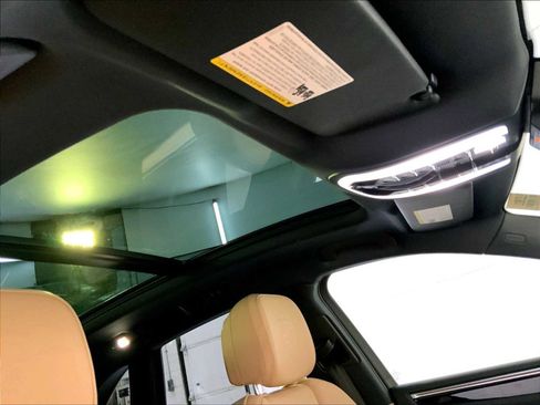 Certified 2023 Porsche Macan AWD/4WD image 20