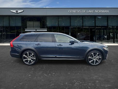 Used 2018 Volvo V90 T6 Cross Country w/ Convenience Package AWD/4WD image 4