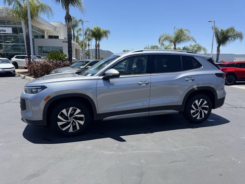 Certified 2025 Volkswagen Tiguan S FWD image 6