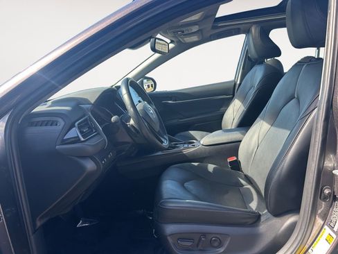 Used 2021 Toyota Camry XSE image 15