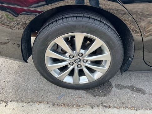 Used 2015 Toyota Camry XLE w/ Moonroof Package FWD image 10
