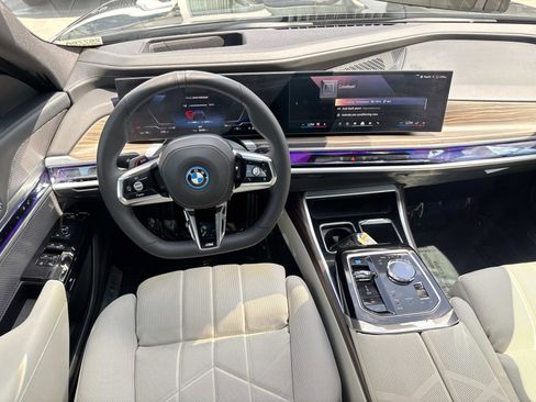 Used 2025 BMW i7 eDrive50 w/ M Sport Package RWD image 8