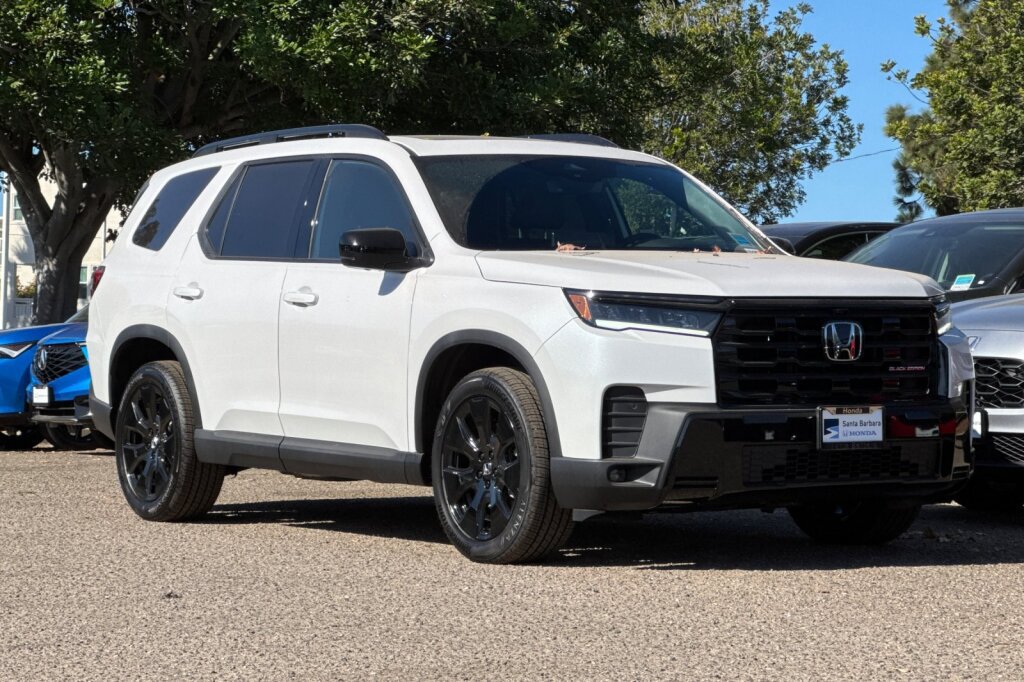 New 2026 Honda Pilot Black Edition image 2