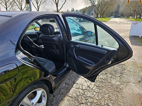 Used 2006 Mercedes-Benz C 230 Sedan image 29