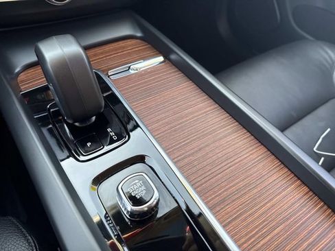 Used 2024 Volvo XC60 B5 Plus image 30