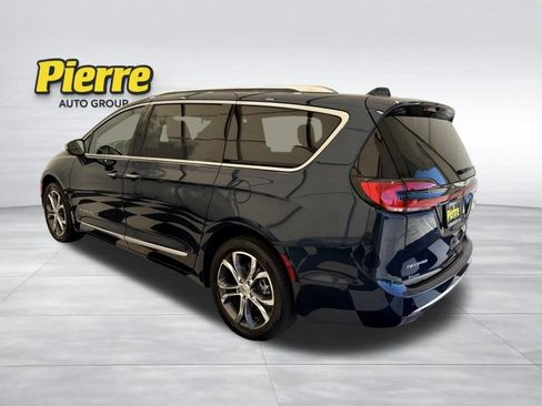 Used 2021 Chrysler Pacifica Pinnacle AWD/4WD image 2