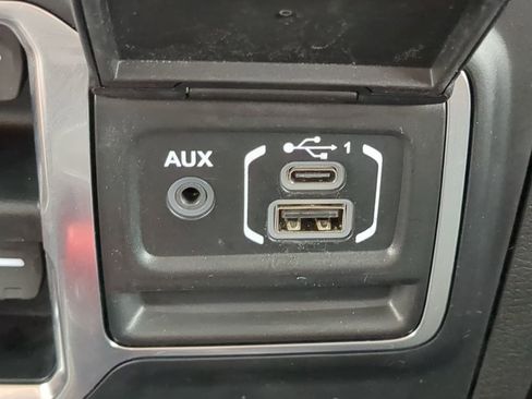 Used 2020 Jeep Gladiator Overland image 22