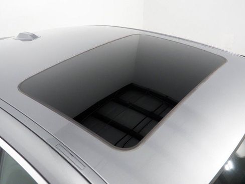 Used 2023 BMW i4 eDrive40 RWD image 4