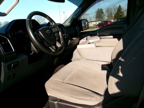 Used 2017 Ford F150 XLT w/ Equipment Group 302A Luxury image 6