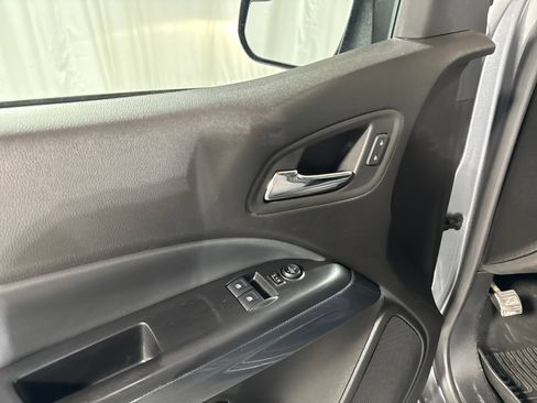 Used 2018 Chevrolet Colorado Z71 AWD/4WD image 16
