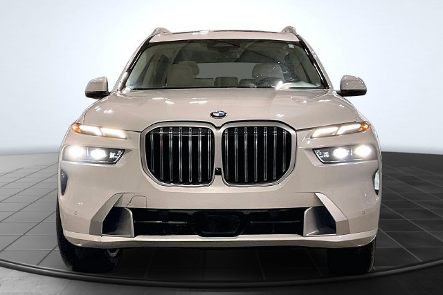 Used 2024 BMW X7 xDrive40i w/ Premium Package AWD/4WD image 3