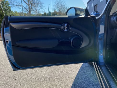 Used 2023 MINI Cooper 2-Door Hardtop image 22