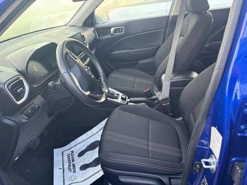 Used 2025 Hyundai Venue SEL FWD image 6