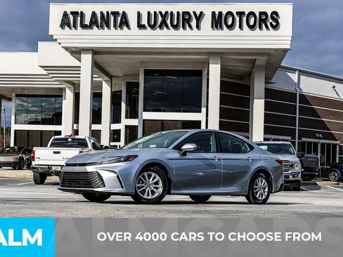 Used 2025 Toyota Camry LE image 3