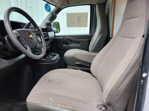 Used 2017 Chevrolet Express 3500 RWD image 10