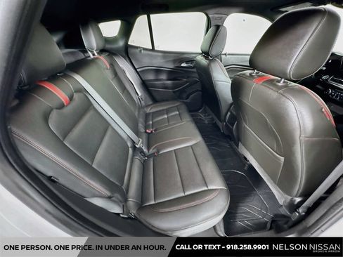 Used 2025 Chevrolet Trax RS w/ Sunroof Package FWD image 26