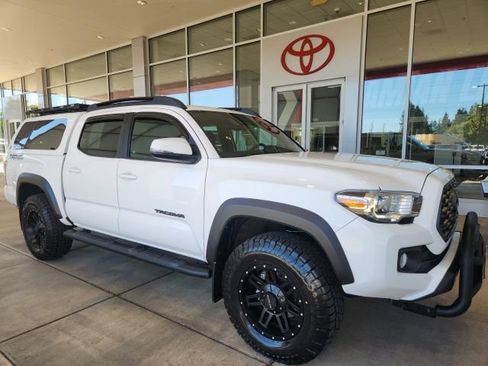 Certified 2022 Toyota Tacoma TRD Off-Road w/ Technology Package AWD/4WD image 4