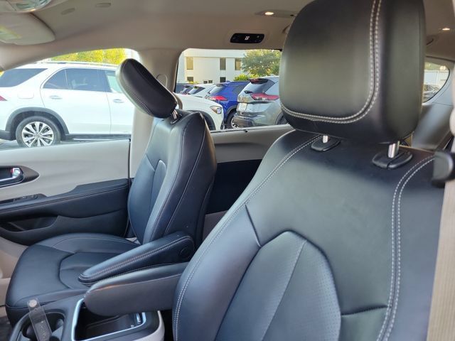 Used 2024 Chrysler Pacifica Touring-L FWD image 19