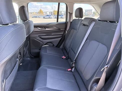 Used 2024 Jeep Grand Cherokee Laredo image 20