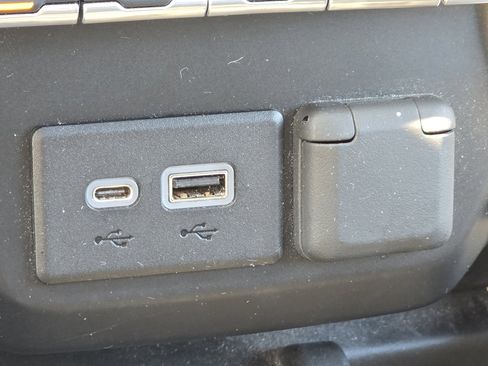 Used 2019 Chevrolet Silverado 1500 High Country w/ Technology Package image 9