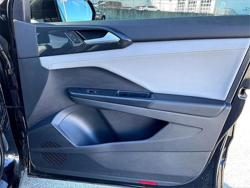 Used 2022 Volkswagen Taos SEL image 12