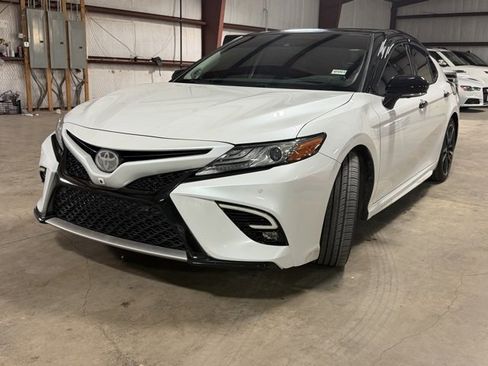 Used 2019 Toyota Camry XSE image 3